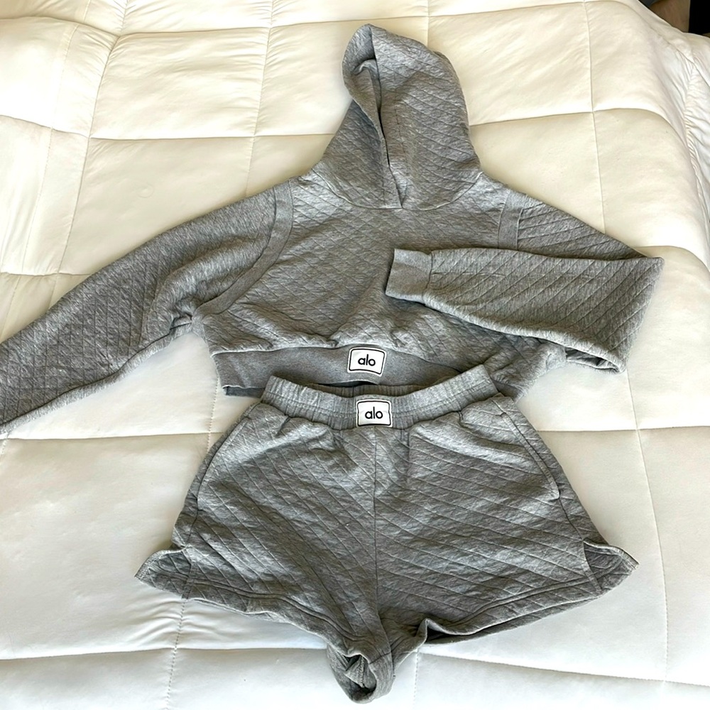 Alo Yoga Grey Quilt Sweat Set (Medium)